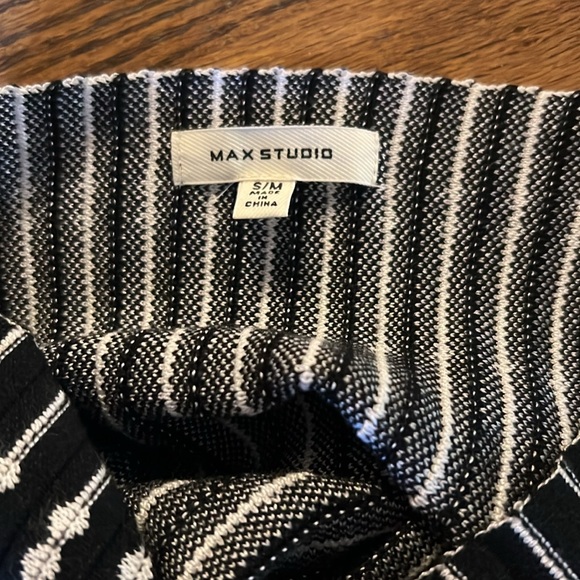 NWOT Max Studio Skirt. Size S/M - Picture 7 of 7